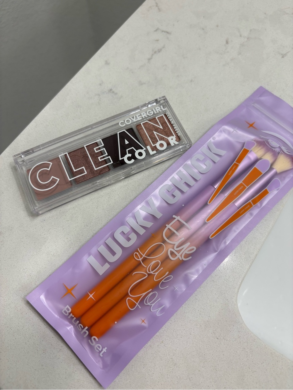 Covergirl Eyeshadow palette & Brush set- NEW